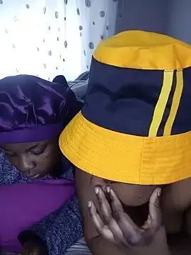 Stripchat Live Sex Cam of YummyBoobs_
