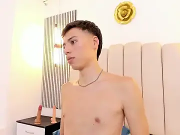 Stripchat Sex Cam of KENNY_HANK