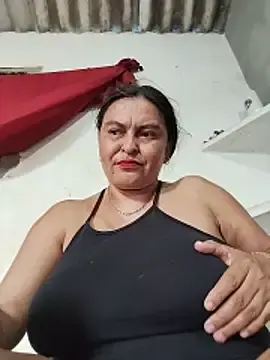 Stripchat Free Porn Cam of Horny-Mommy-Dirty