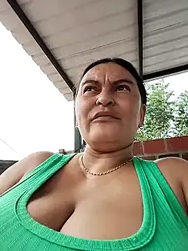 Stripchat Free Porn Cam of Horny-Mommy-Dirty