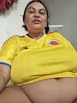 Stripchat Sex Cam of Horny-Mommy-Dirty