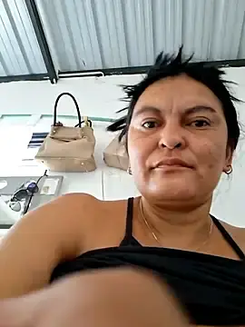 Stripchat Adult Webcam of Horny-Mommy-Dirty