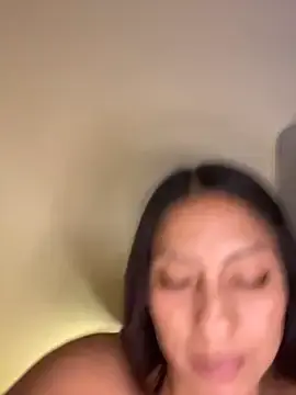 Stripchat Live Sex Cam of KIARAPRETTY