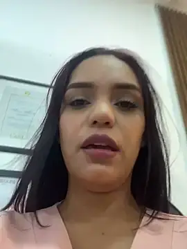 Stripchat Free Porn Cam of Sara-77