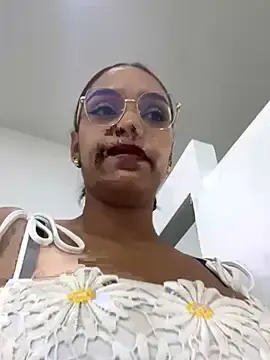 Stripchat Live Porn of Sara-77