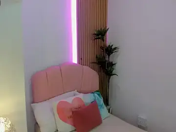Stripchat Live Porn of carolaine_adams