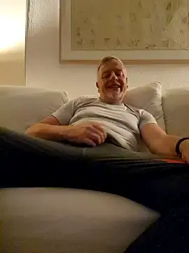 Stripchat Watch Live Sex Cams of Dennislover007
