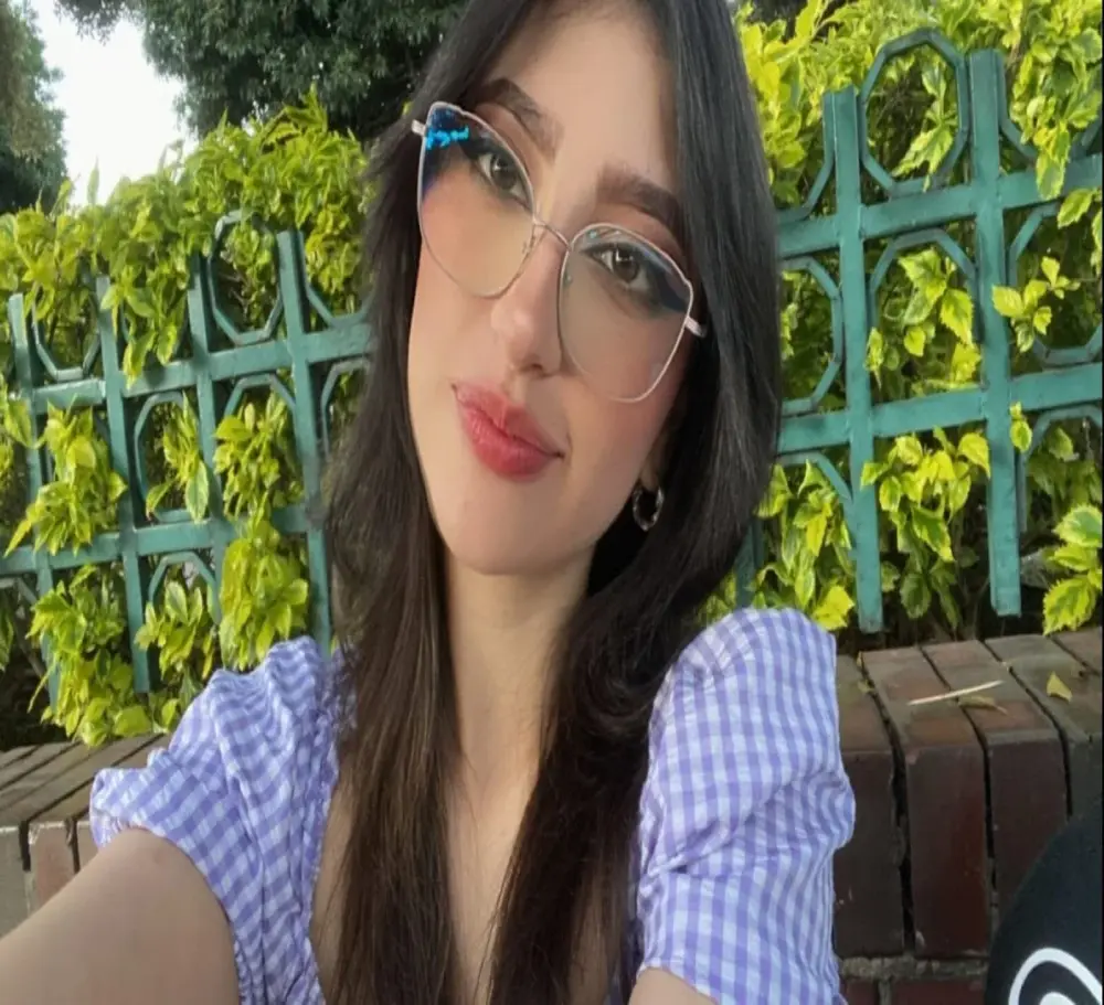 Zoey_kiss_