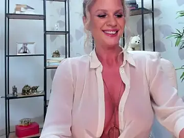 Stripchat Free Live Porn of Smileyelyourgf
