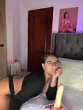 Stripchat Adult Video Chat of ema_zoe