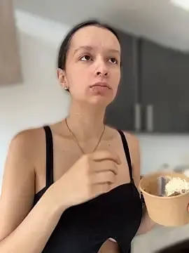 Stripchat Live Sex Cam of Soy_Sara7
