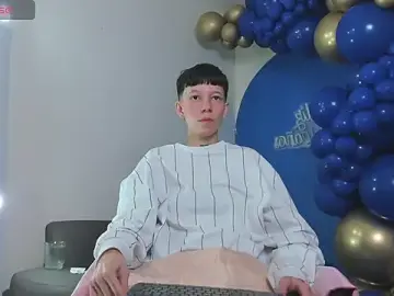 Stripchat Live Sex Cam of LiamBrown09