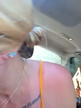 Stripchat Free Live Porn of SheIsSomething