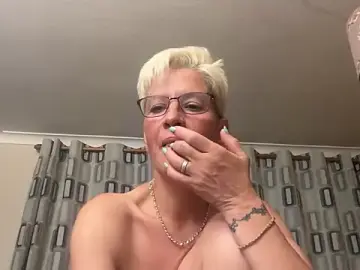 Stripchat Sex Cam of JennyHazel1