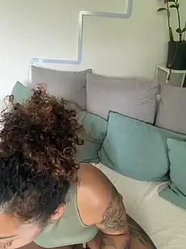 Stripchat Live Porn of SweetPetiteNoir