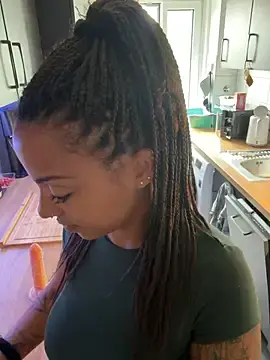 Stripchat Sex Chat of SweetPetiteNoir