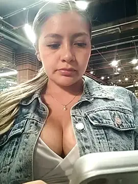 Stripchat Best Webcam of alana_69