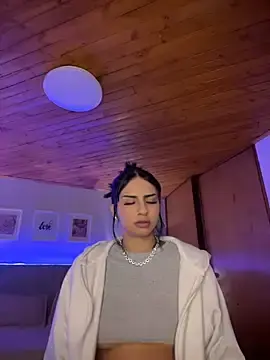 Stripchat Free Porn Cam of Hilary_pinkk