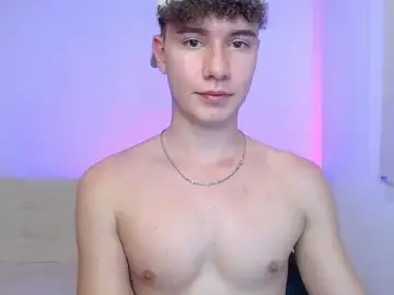 Stripchat Live Sex Cam of adrian_morelly