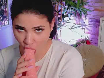 Stripchat Free Porn Cam of EvvaMonroe