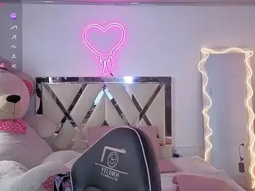 Stripchat Free Porn Cam of MILAH_TAY