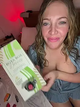 Stripchat Sex Cam of hollyharmd