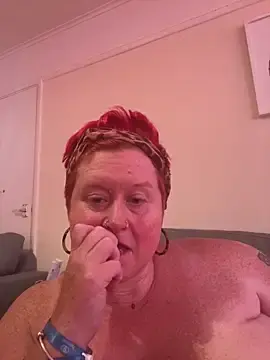 Stripchat Live Sex Cam of BustyRedxx