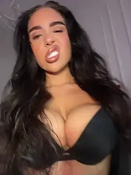 Stripchat Adult Webcams of CardiSweetBaby