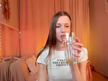 Stripchat Live Sex Cam of SweetVee