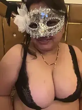 Stripchat Watch Live Sex Cams of Catchybusty