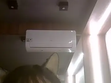 Stripchat Sex Cam of SkinnyKitten