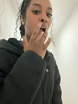 Stripchat Sex Cam of Your_Paris