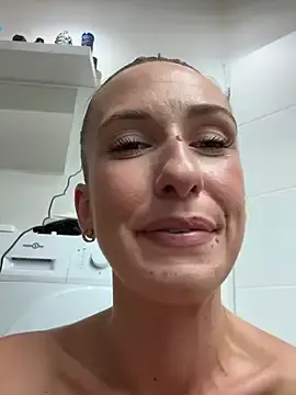 Stripchat Best Webcam of lola_tentatiion