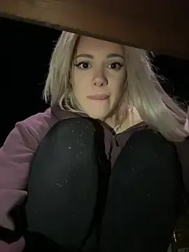 Stripchat Live Sex Cam of AlyssaFoxx_