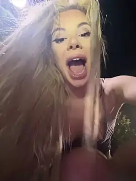 Stripchat Free Porn Cam of AlyssaFoxx_
