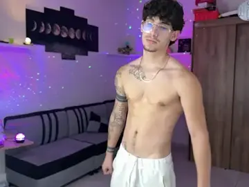 Stripchat Watch Live Sex Cams of Kisan_Smith