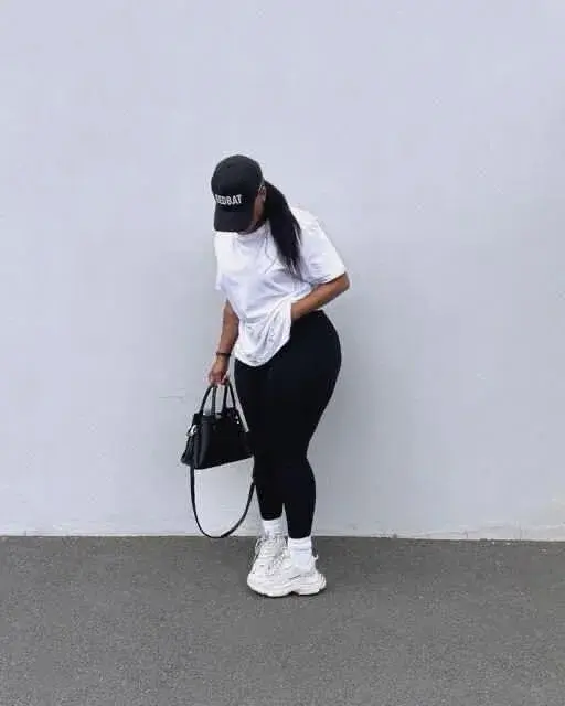 CurvyAssXX21