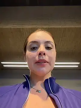 Stripchat Adult Webcam of Alirawrz