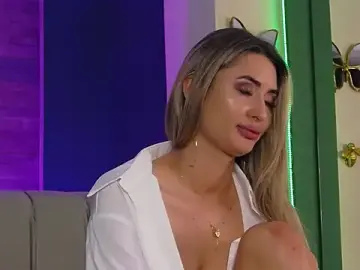 Stripchat Best live sex cam show of LoraDevine