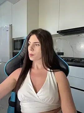 Stripchat Free Live Porn of CurlyLara