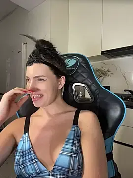Stripchat Adult Webcam of CurlyLara