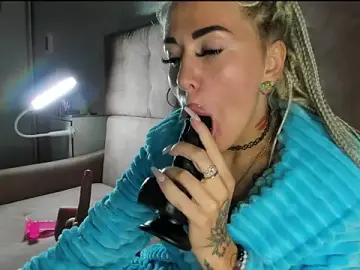 Stripchat Free Live Porn of Kira_Key