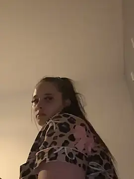 Stripchat Live Sex Cam of Poppylooloo