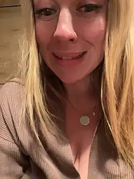 Stripchat Live Sex Cam of Sweet___Emily