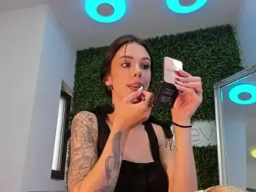 Stripchat Adult Webcam of realhotfallingdevil