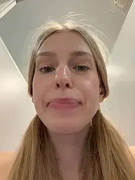 Stripchat Best live sex cam show of kira_mia