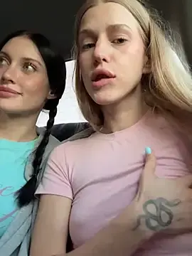 Stripchat Watch Live Sex Cams of kira_mia