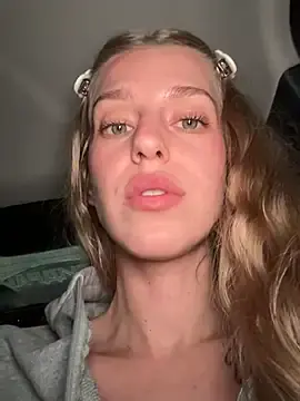 Stripchat Best live sex cam show of kira_mia