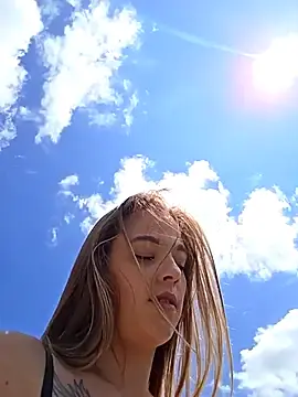 Stripchat Live Sex Cam of Luna_Lynn