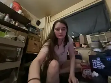 Stripchat Live Sex Cam of Snowbunnycake_131